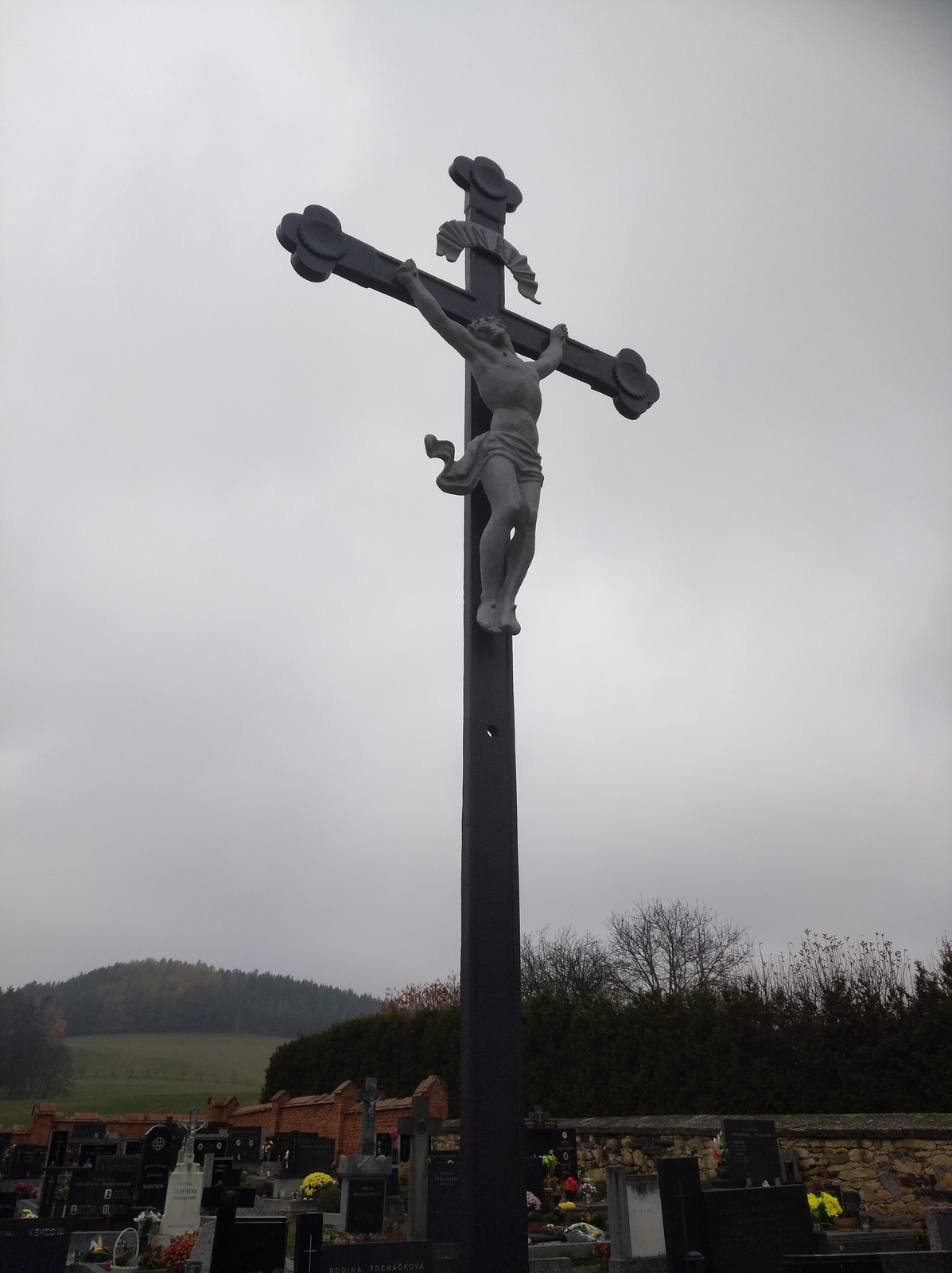 křížek hřbitov detail